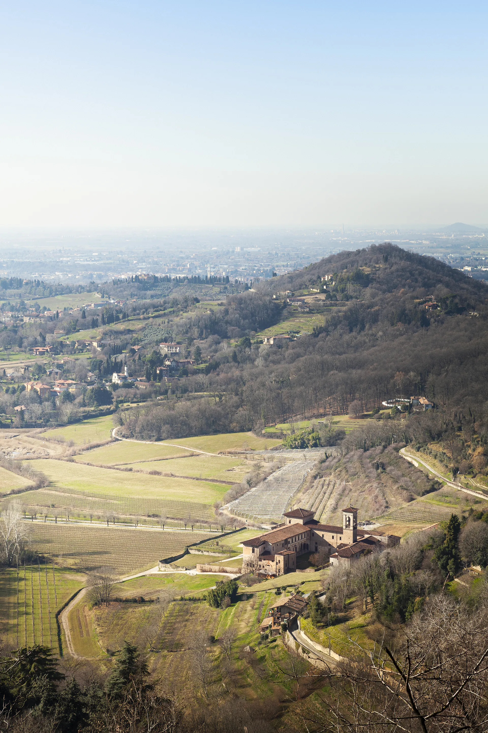 Vista del Parco dei Colli di Bergamo, un’area naturale protetta ideale per vivere il verde a pochi minuti dalla città