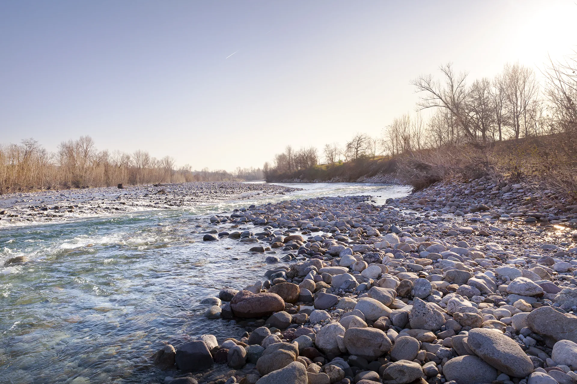 Paesaggio naturale con corsi d’acqua vicino a Dimore dei Colli, tra verde e tranquillità